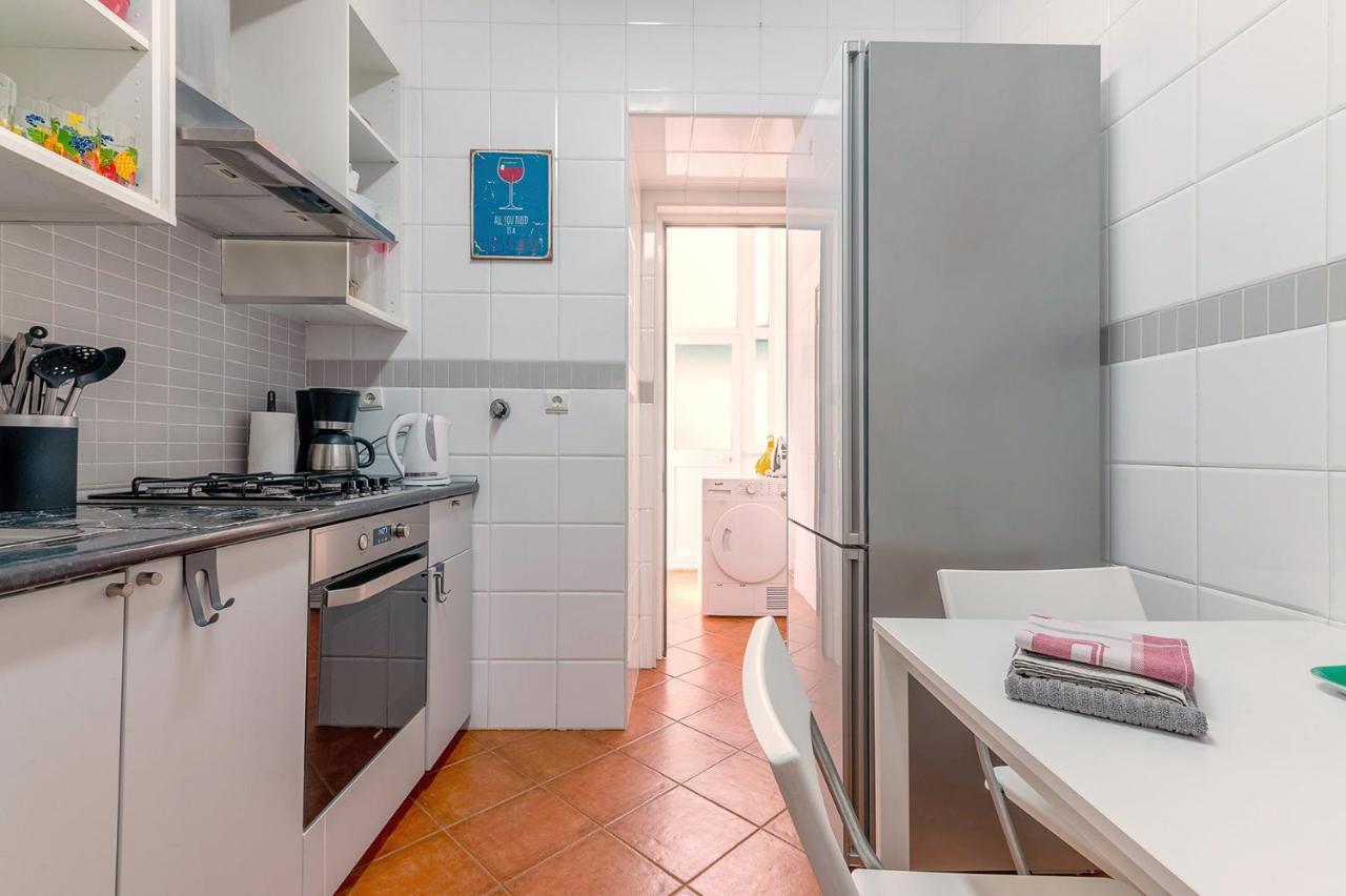 Alm- Spacious. Sunny. Patio. Quiet Area. Fast Wifi Lisbon Exterior photo